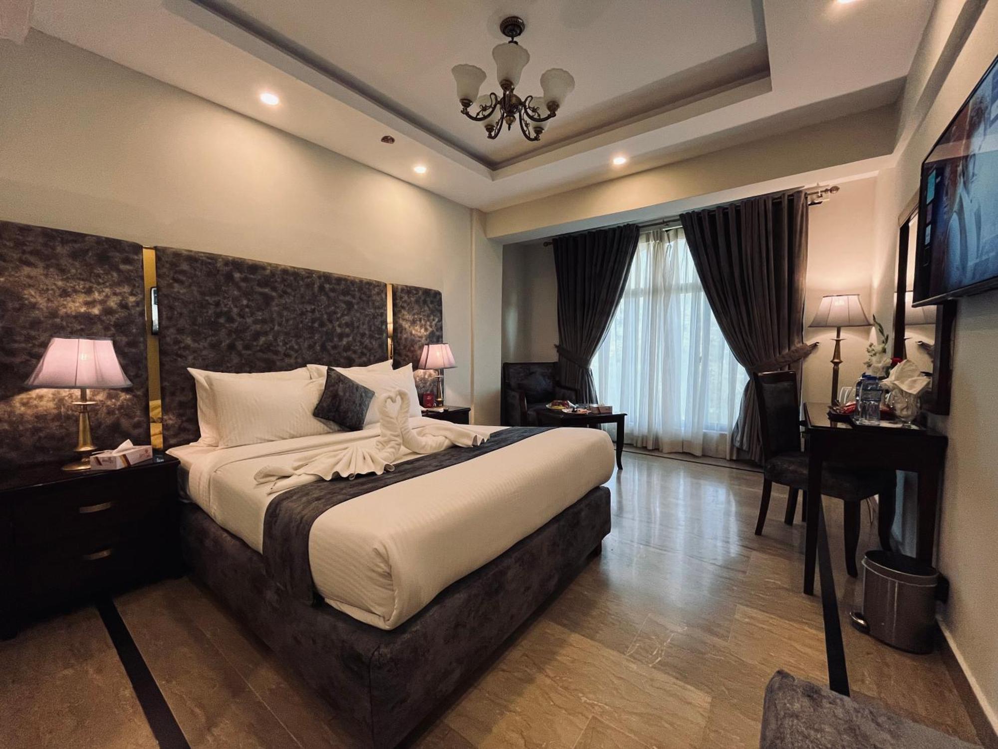 Envoy Continental Hotel 이슬라마바드 외부 사진