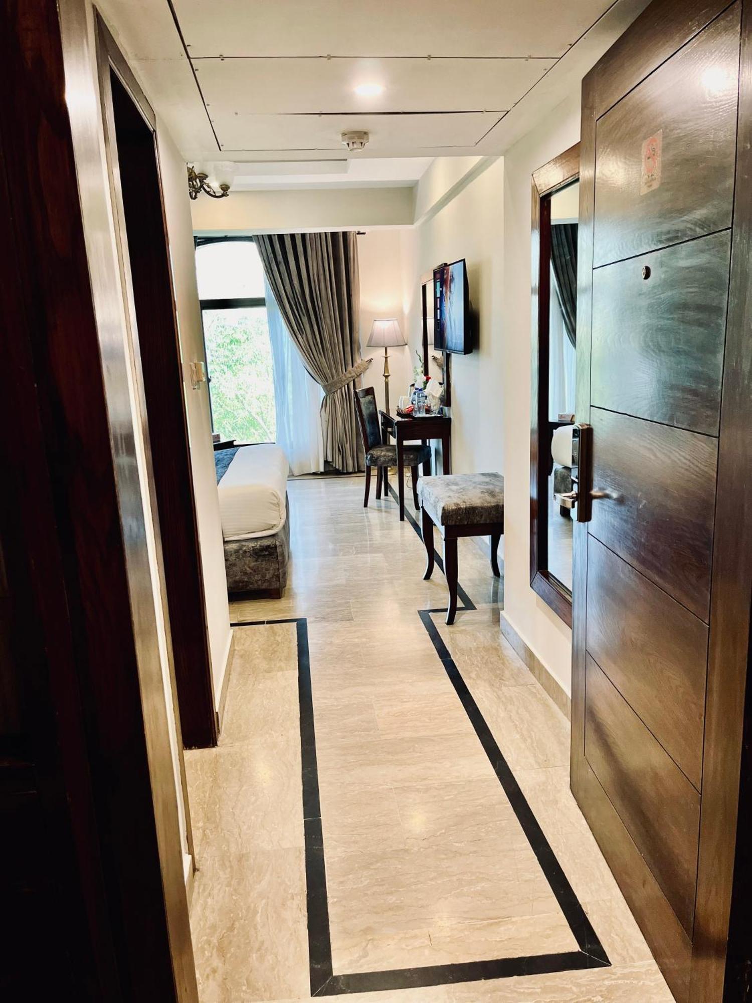 Envoy Continental Hotel 이슬라마바드 외부 사진