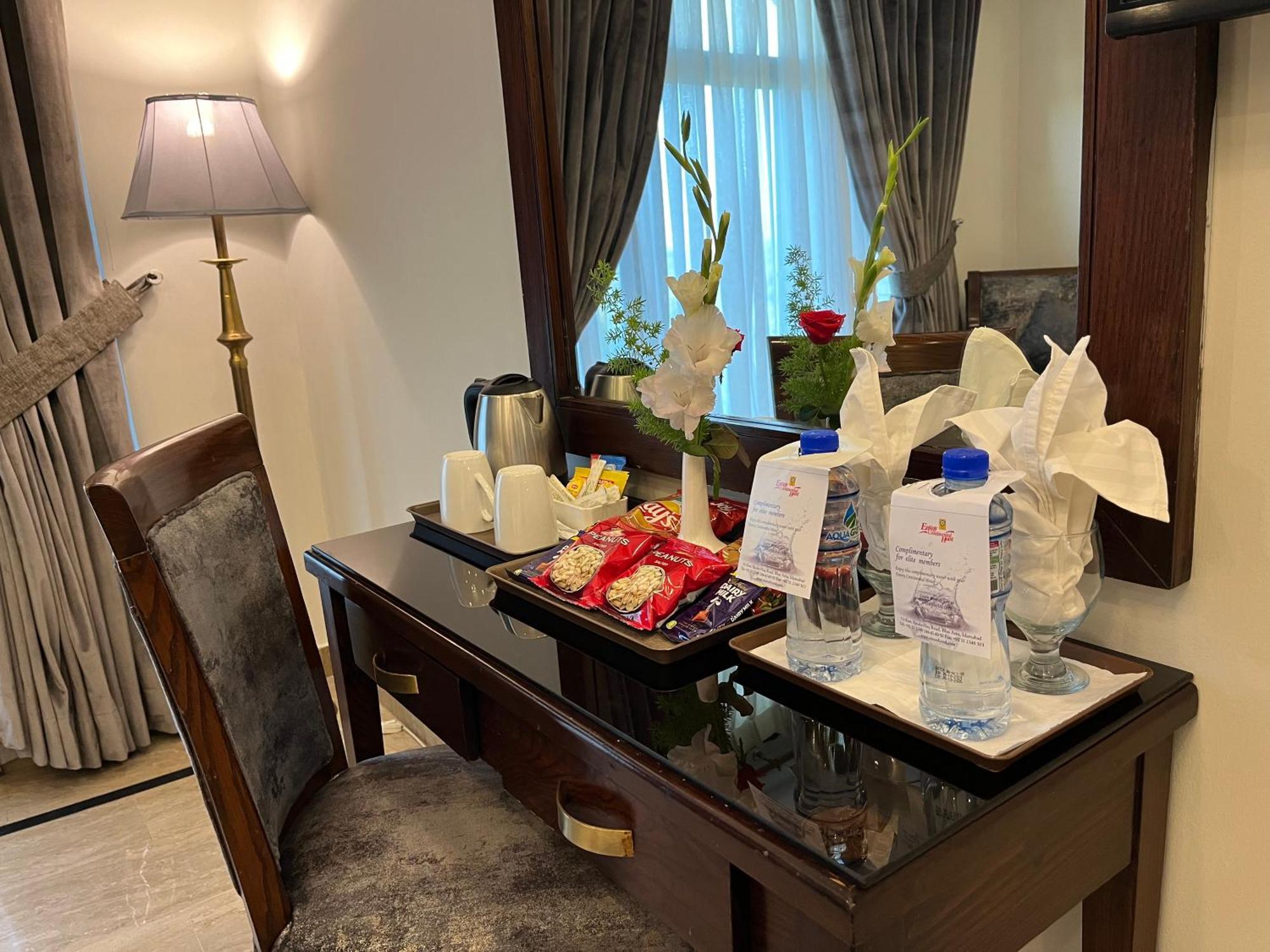 Envoy Continental Hotel 이슬라마바드 외부 사진